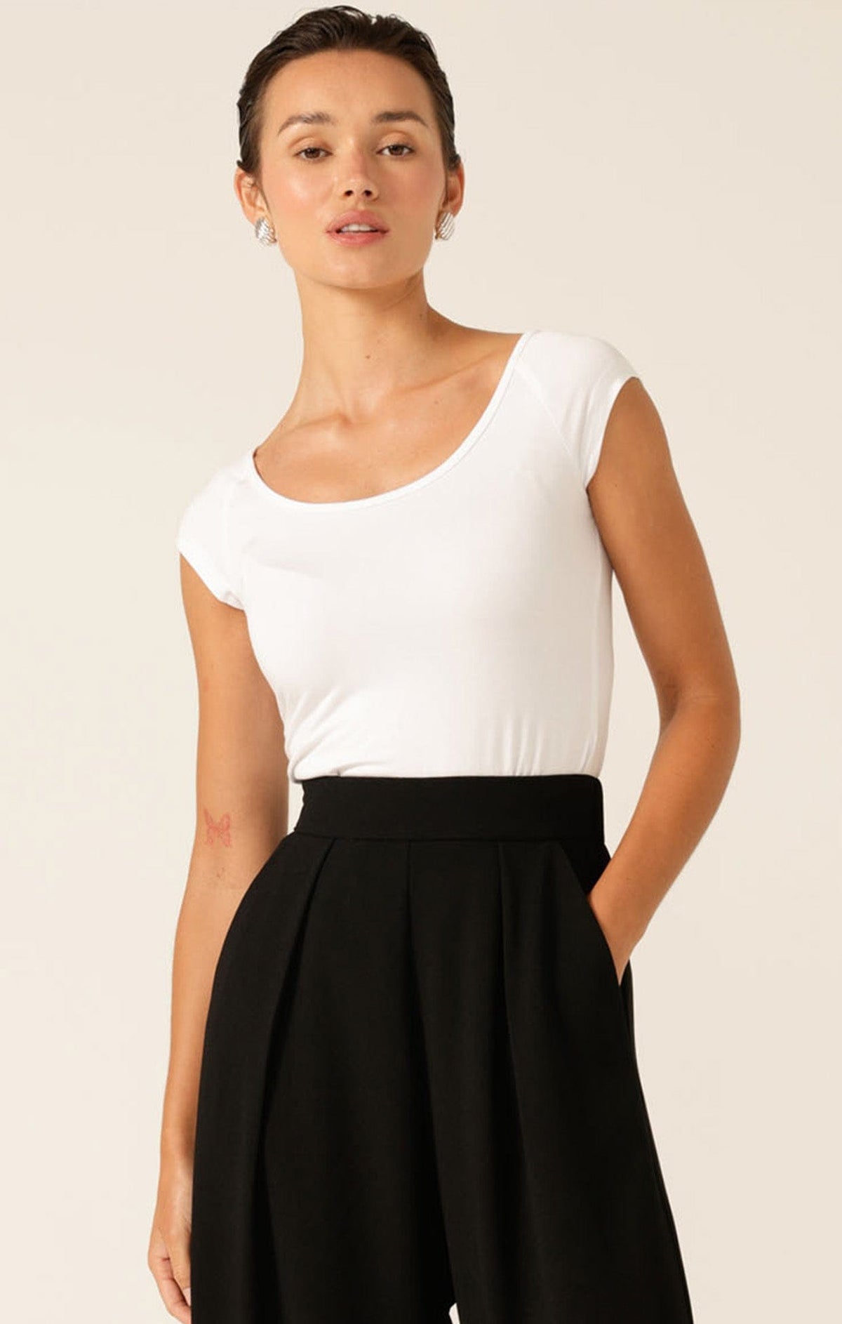 Tops Multi Occasion CAP SLEEVE TOP IN WHITE