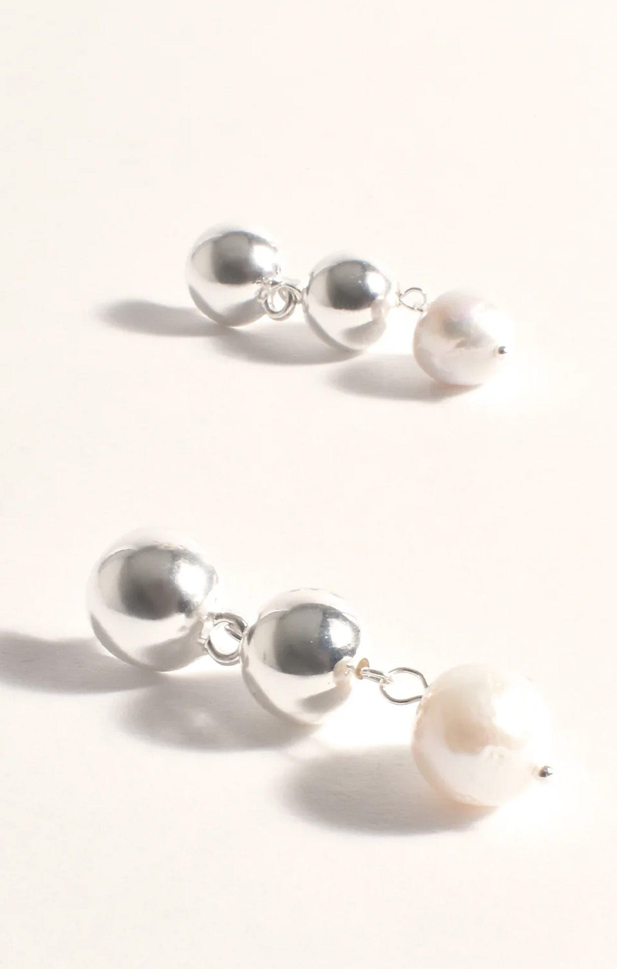 Earrings OS / SILVER PEARL DROP METAL BALL EARRING IN SILVER