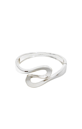 Bracelets OS / SILVER SWIRL FRONT METAL BANGLE IN SILVER